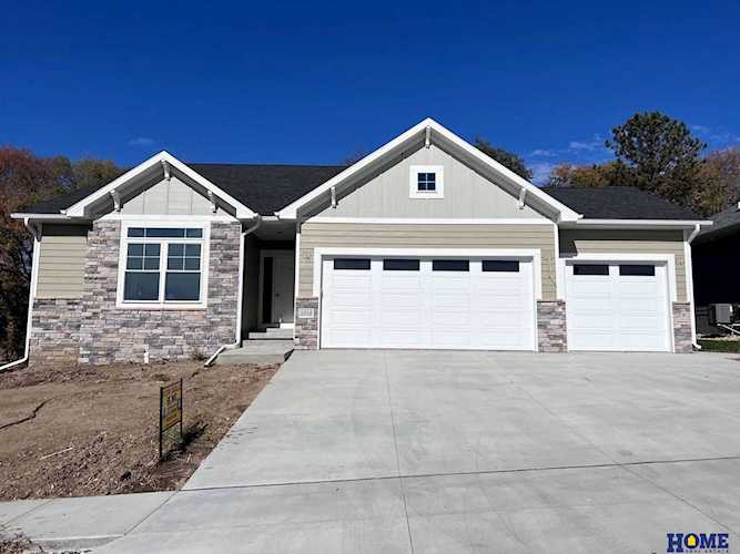 1018 Ironwood Dr Seward, NE 68434