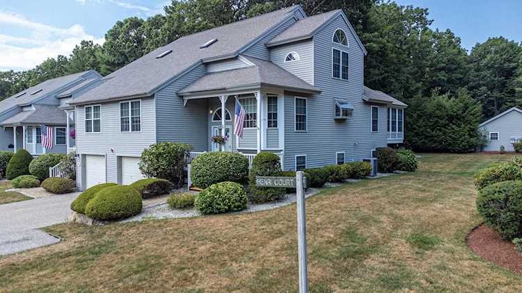 2 Henri Ct Atkinson, NH 03811