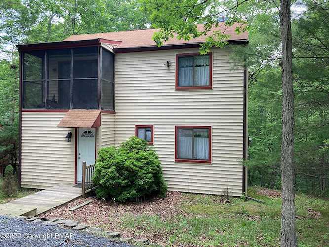 2113 Yorkshire Ct Bushkill, PA 18324