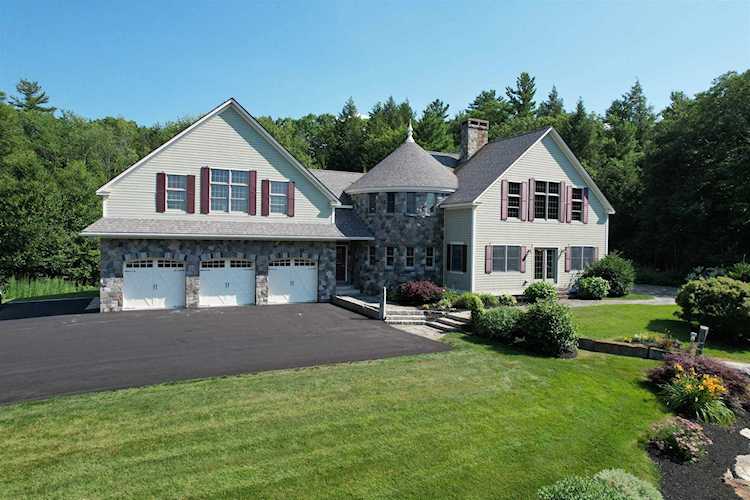 27 Dunbarton Center Rd Bow, NH 03304