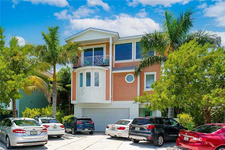 206 Church Ave Bradenton Beach, FL 34217