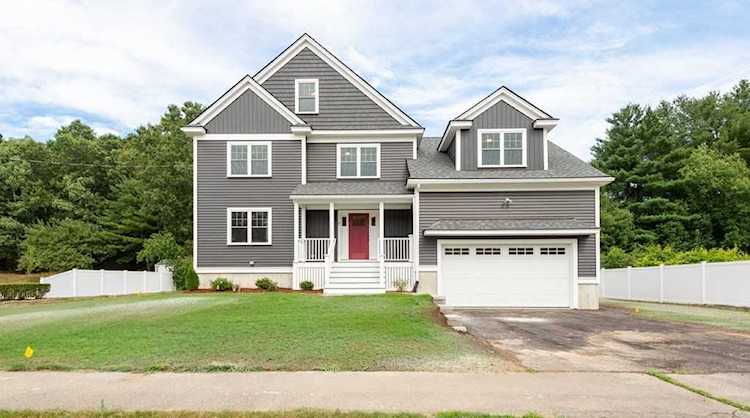 8 Edgewood Rd Middleton, MA 01949