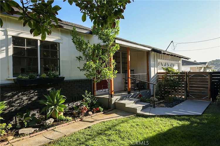 23712 Valley View Rd Calabasas, CA 91302