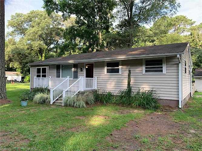 960 Blackwater Rd Chesapeake, VA 23322 home for sale, MLS#10449840 - Crescas Real Estate Photo 1