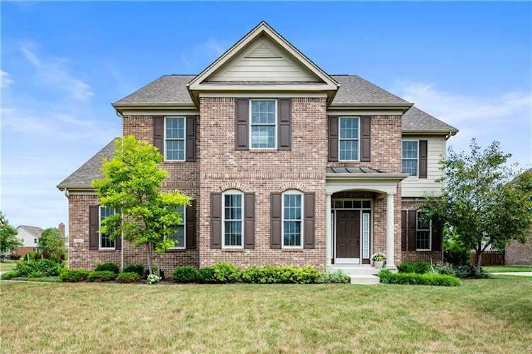 3805 Hearthstone Dr Zionsville, IN 46077