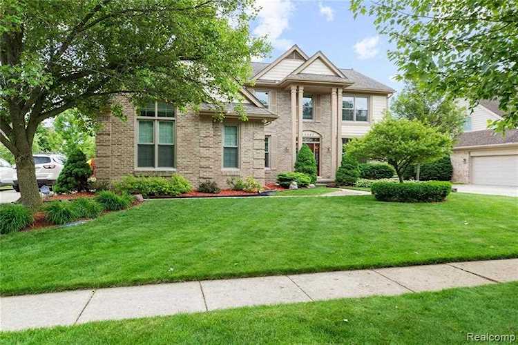 45547 Glengarry Blvd Canton Twp, MI 48188 | MLS 2220042690 Photo 1