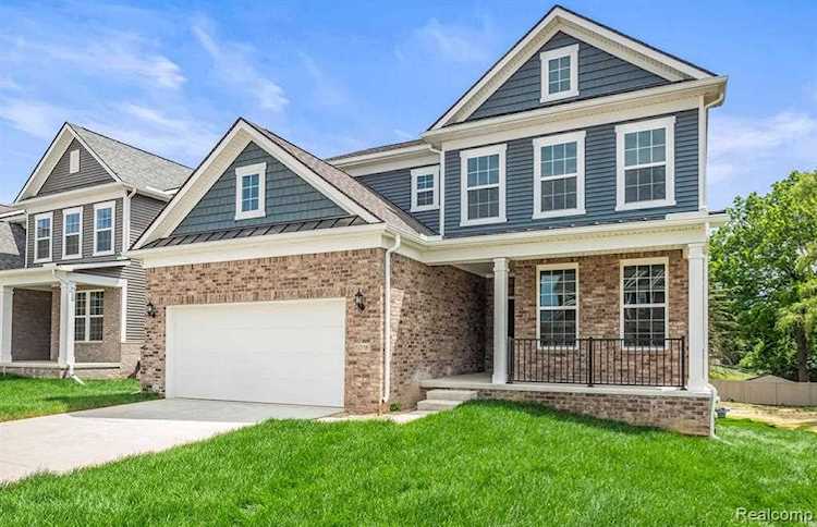 5016 Shoreham Circle Village Of Clarkston, MI 48346
