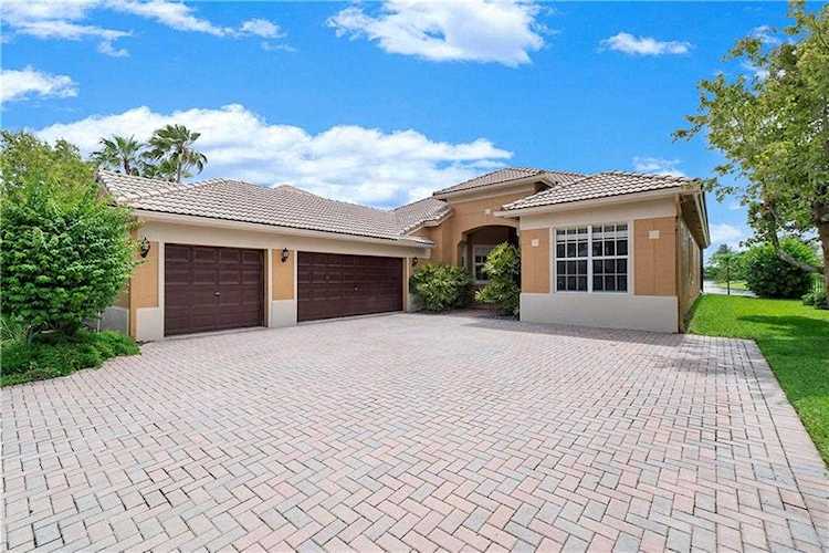 7008 NW 111 Terrace Parkland, FL 33076