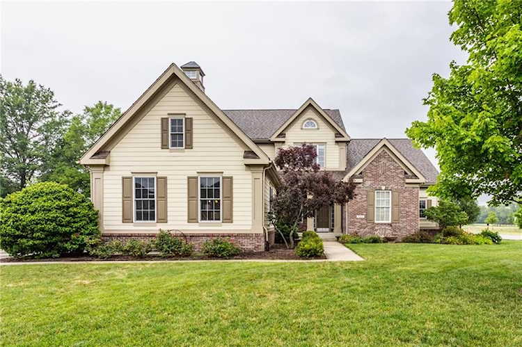 9132 Stonington Place Zionsville, IN 46077