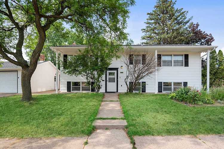 2057 Upper Afton Road E Saint Paul, MN 55119