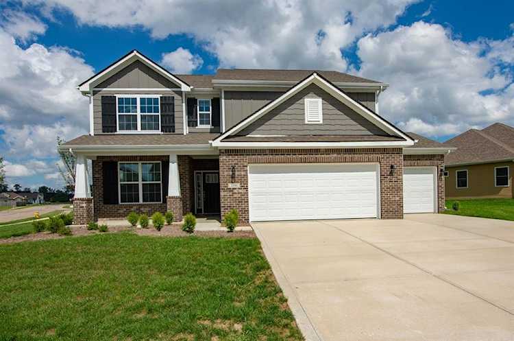 2590 Coneflower Ct Columbus, IN 47201