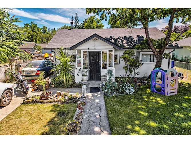 6036 SE Harney St Portland, OR 97206