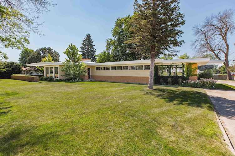 715 W 6th St Sumner, IA 50674