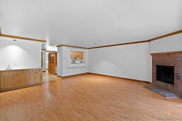8840 Villa La Jolla #110 La Jolla, CA 92037