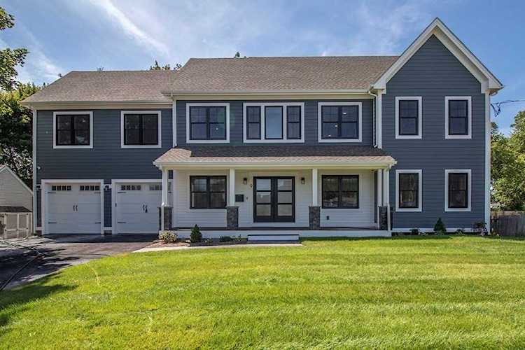 9 Moon Island Rd Quincy, MA 02171
