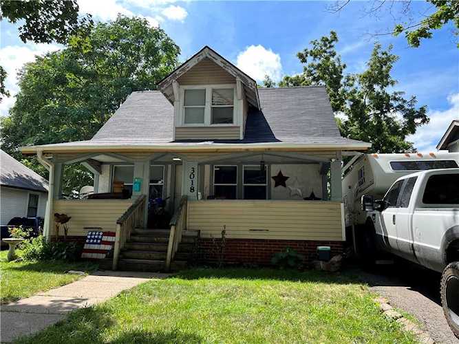 3018 E 9th St Des Moines, IA 50316