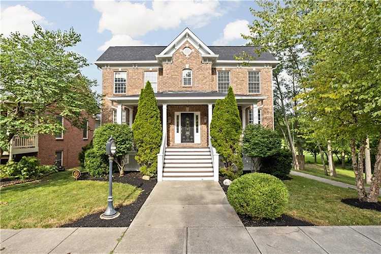 630 N Elm St Zionsville, IN 46077