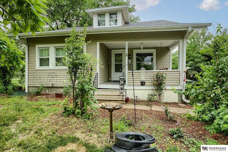 2735 S 9Th St Lincoln, NE 68502 | MLS 22214163 Photo 1