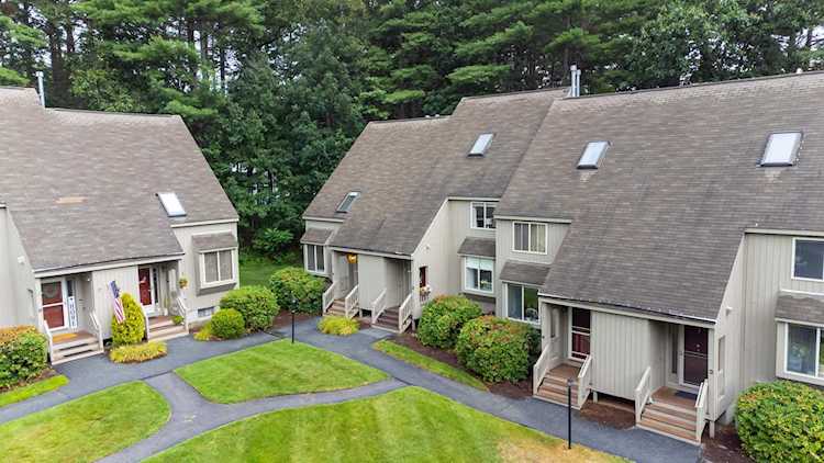 6 Suffolk Ct Bedford, NH 03110