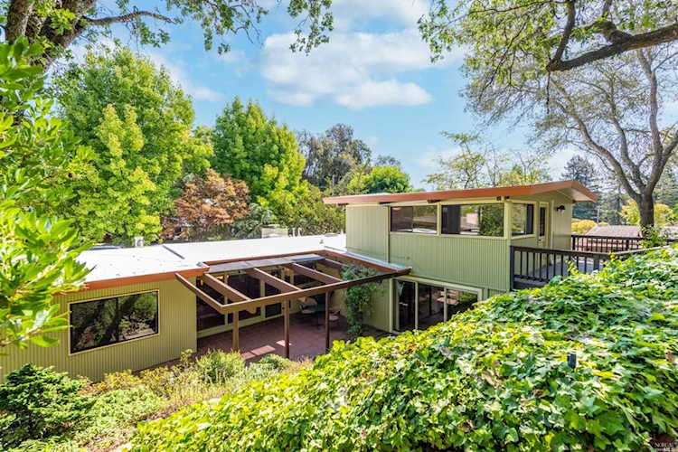 2235 Beverly Way Santa Rosa, CA 95404