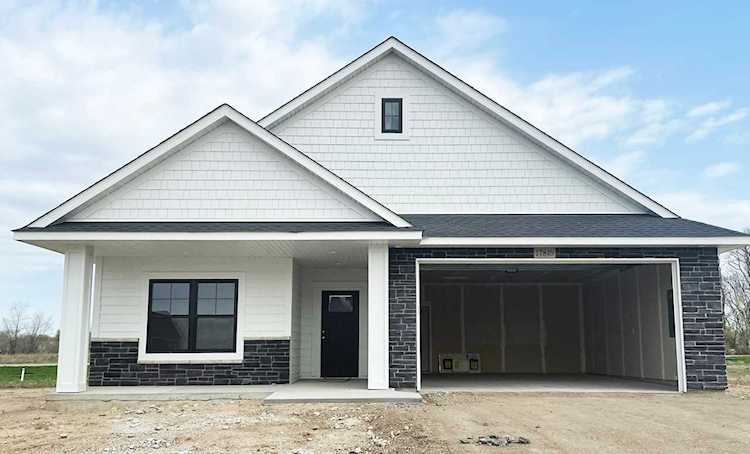 17966 Gresford Lane Lakeville, MN 55044