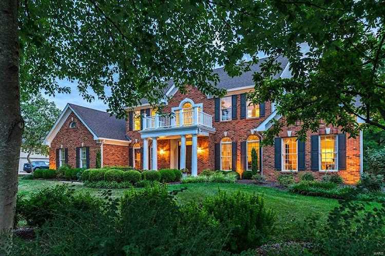 14233 Manderleigh Woods Dr Town And Country, MO 63017