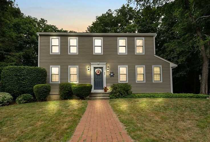 42 Browning Rd Shrewsbury, MA 01545