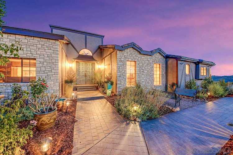 3067 Canonita Fallbrook, CA 92028