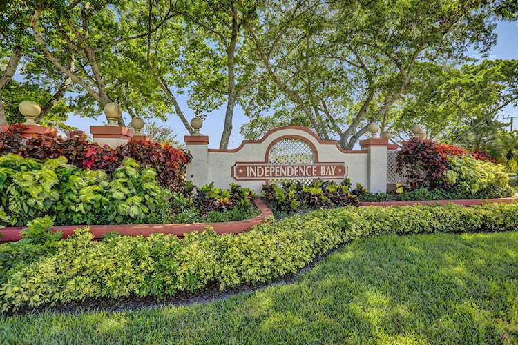 81 Centennial Court Deerfield Beach, FL 33442