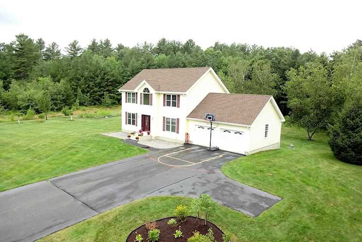 12 Lydston Ln Litchfield, NH 03052