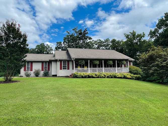 880 Lakeridge Troutville, VA 24175