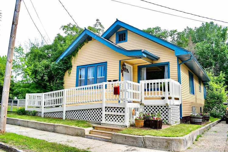 2 NE 8th Avenue Minot, ND 58703