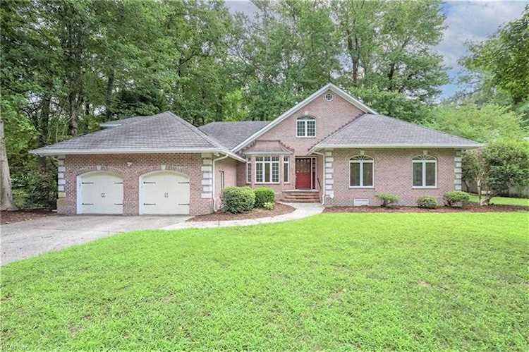 2524 Entrada Dr Virginia Beach, VA 23456