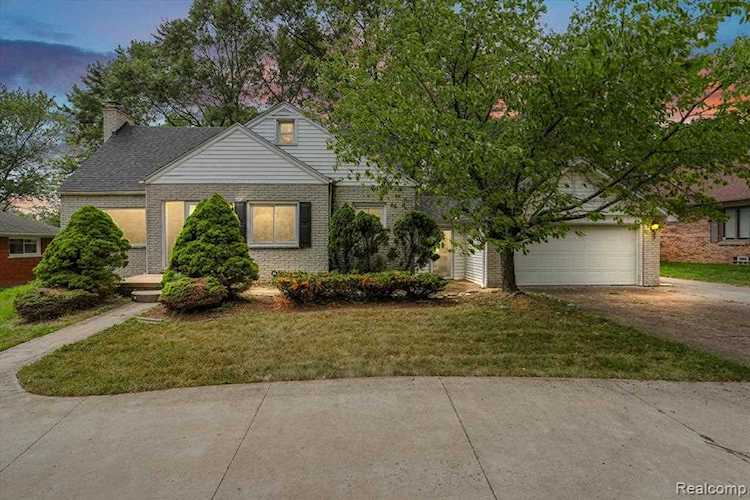 36541 Payne Clinton Township, MI 48035
