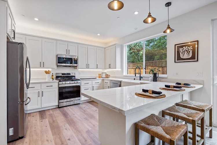1861 Lornadell Lane Santa Rosa, CA 95405