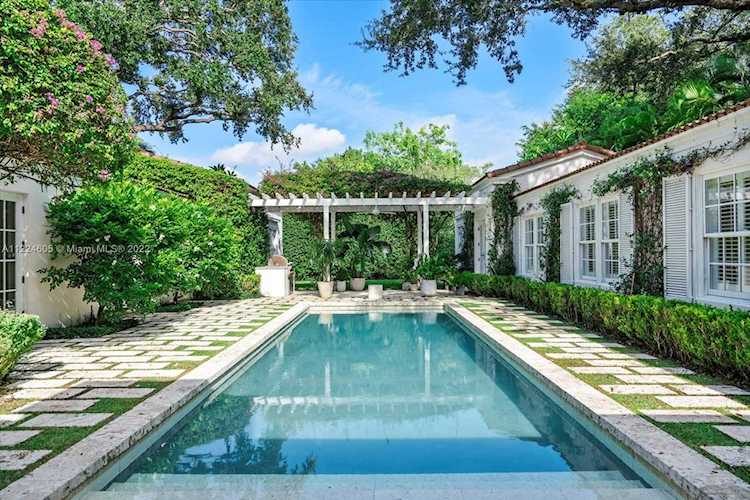 597 Hibiscus Ln Miami, FL 33137
