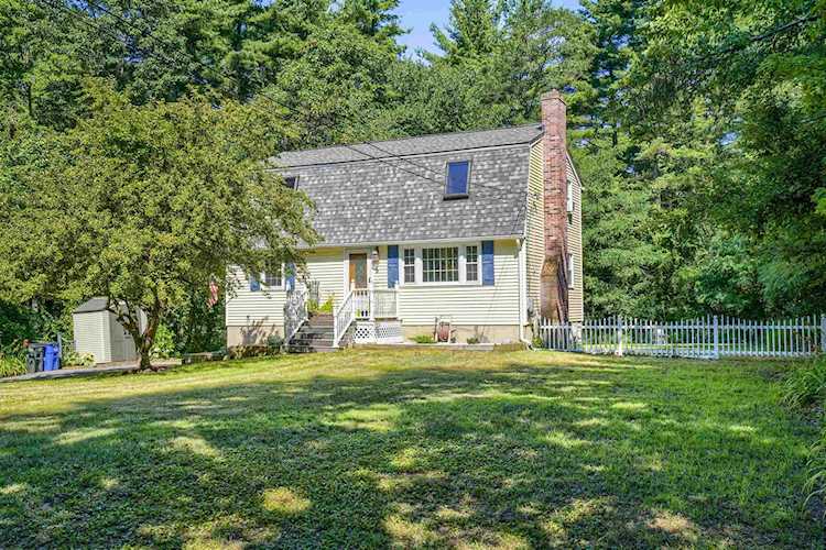 6 Pineridge Rd Pelham, NH 03076