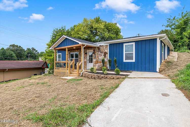 105 Glenwood Dr Clinton, TN 37716