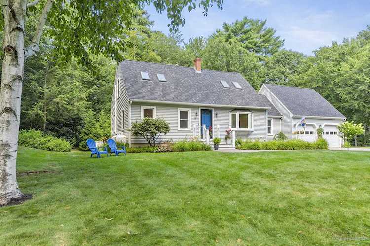 10 Bluestone Ln York, ME 03909