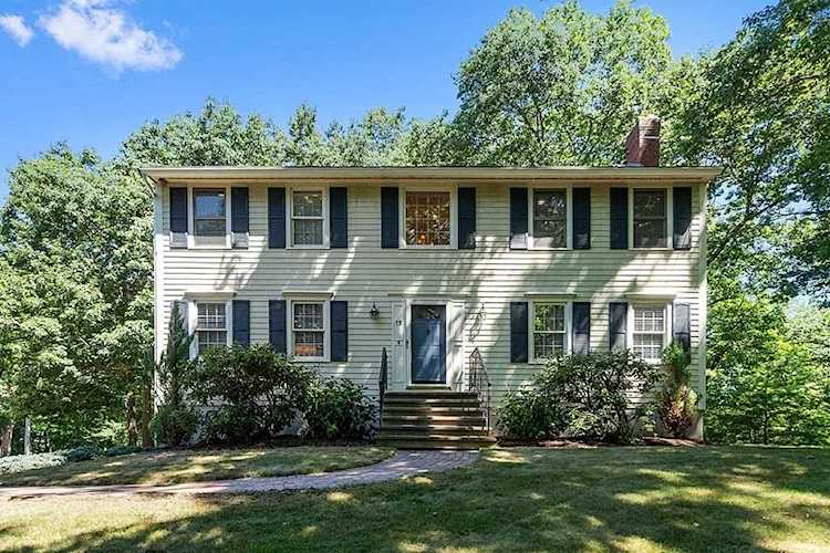 15 Sullivan St North Andover, MA 01845