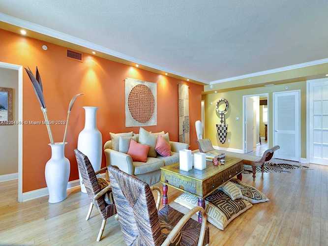 725 Crandon Blvd #203 Key Biscayne, FL 33149