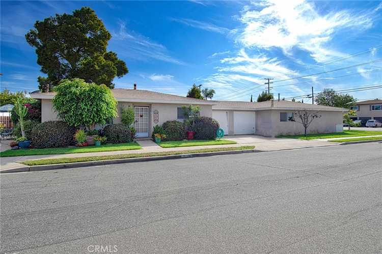 1570 Orange Ave Costa Mesa, CA 92627