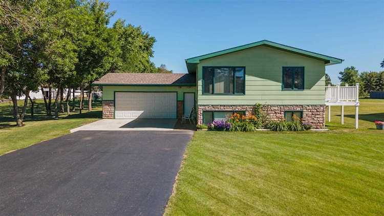 5525 SE 11th Ave Minot, ND 58701