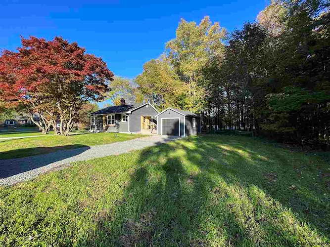 6 Grant Rd Greenfield Park, NY 12435