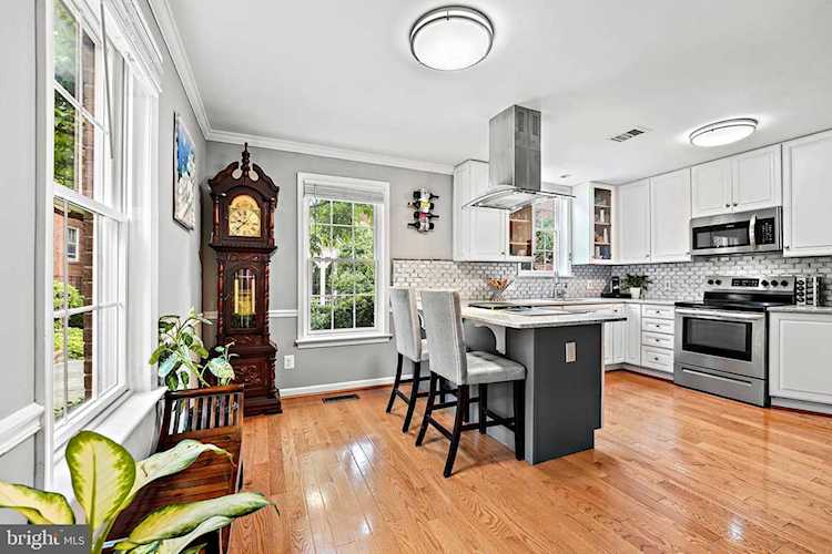 465 Old Town Ct Alexandria, VA 22314 | MLS VAAX2013462 Photo 1