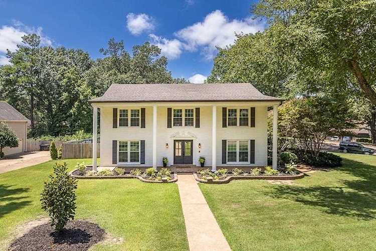 2623 Holly Spring Dr Germantown, TN 38138