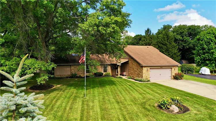 3622 Woodland Streams Dr Greenwood, IN 46143