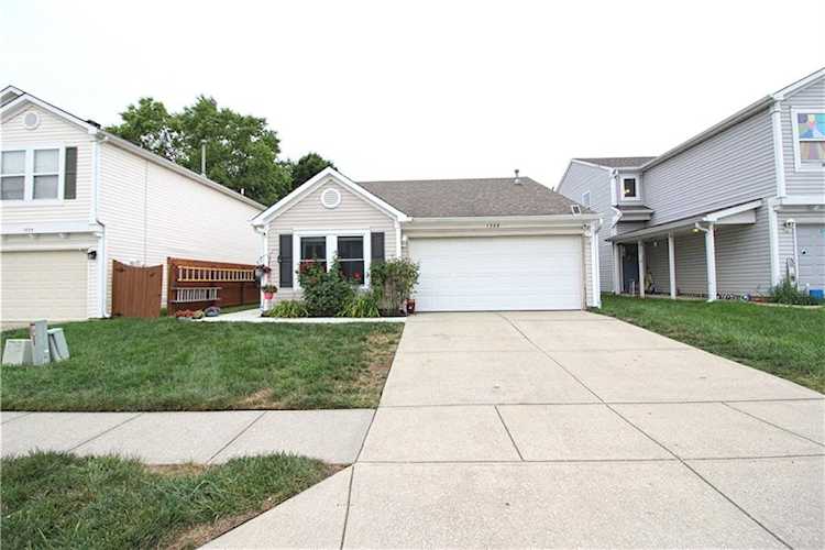 1328 Odell Ln Greenwood, IN 46143