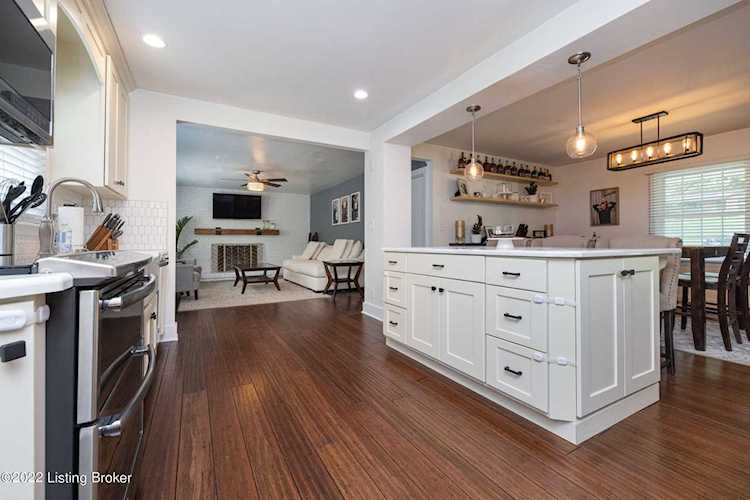 12711 Saint Clair Dr Louisville, KY 40223