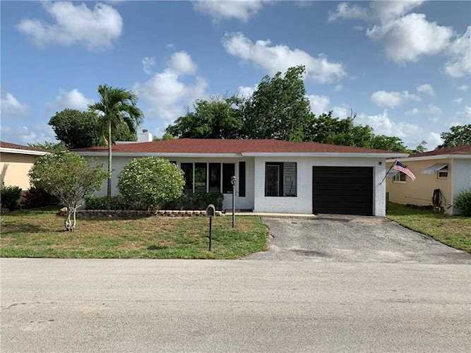 1140 NW 48th Pl Pompano Beach, FL 33064